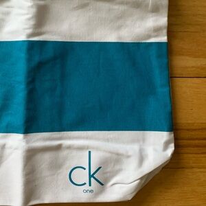 NWT Calvin Klein White and Teal Canvas SummerTote